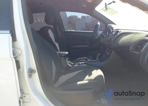 2014 Chrysler 200 Lx z USA, uszkodzony, nr VIN 1C3CCBAB7EN141212